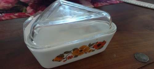 Pyrex triangle bowl with lid milk glass