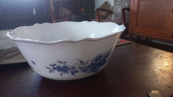 arcopal france scalloped bowl blue flowers,