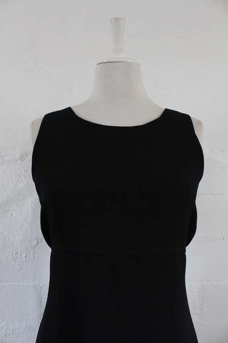 VINTAGE BLACK SLEEVELESS FITTED SHIFT DRESS - SIZE 12