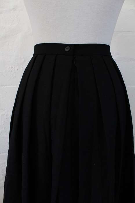 VINTAGE BLACK PLEATED LACE TRIM FULL SKIRT - SIZE 16