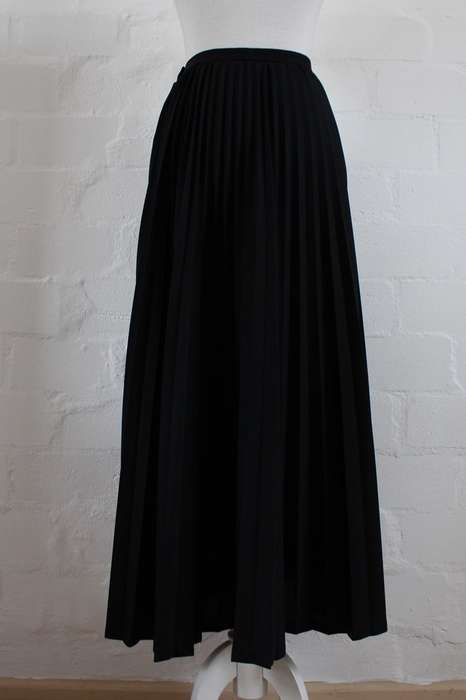 VINTAGE PLEATED BLACK HIGH WAIST A-LINE SKIRT - SIZE 8