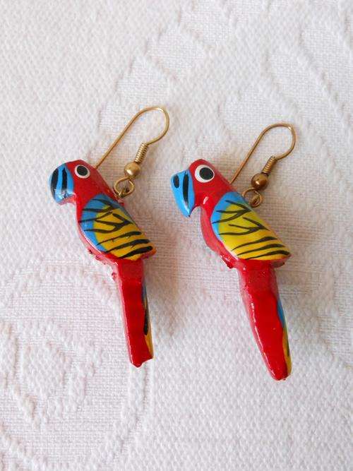 VINTAGE RED BLUE PARROT WOODEN CARVED HAND MADE COSTUME EARRINGS