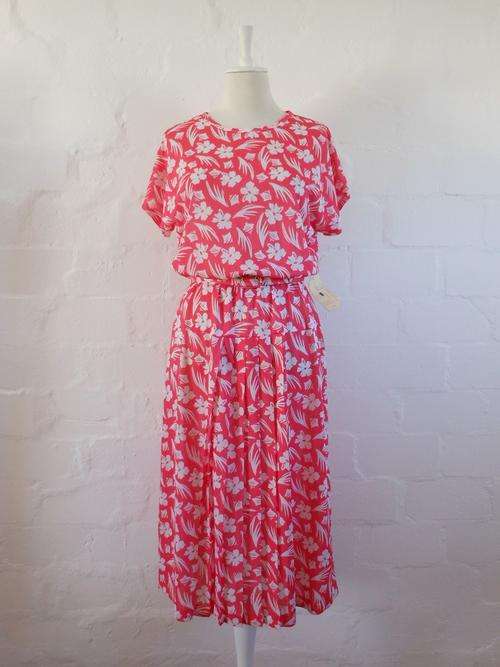 VINTAGE PINK WHITE FLORAL PRINT BELTED PLEATED DAY DRESS - SIZE 12