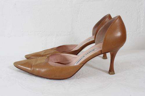 *MANOLO BLAHNIK* DESIGNER TAN BROWN POINTED HEELS - SIZE 6