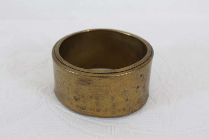 VINTAGE BRASS CHUNKY HAMMERED BANGLE BRACELET