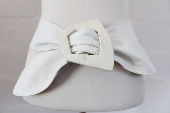 VINTAGE GENUINE LEATHER WHITE WRAP BELT