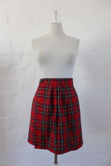 VINTAGE TARTAN PLAID PRINT RED WRAP SKIRT - SIZE 8