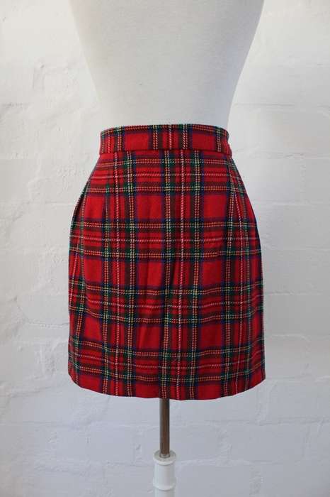 VINTAGE TARTAN PLAID PRINT RED WRAP SKIRT - SIZE 8