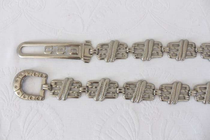 VINTAGE SILVER TONE METAL CHAIN COSTUME BELT
