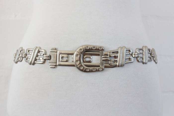 VINTAGE SILVER TONE METAL CHAIN COSTUME BELT