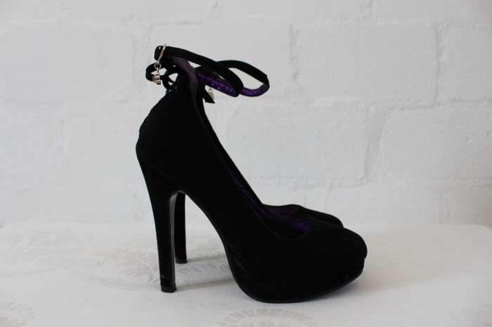 BLACK SUEDE ANKLE STRAP PLATFORM HIGH HEELS SHOES - SIZE 5