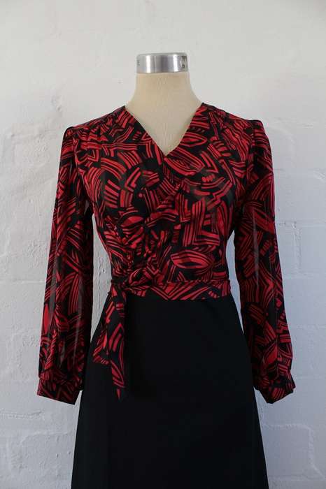 VINTAGE BLACK RED LONG SLEEVE TIE WAIST COCKTAIL DRESS - SIZE 10