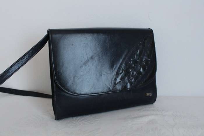 *BALLY* DESIGNER VINTAGE NAVY BLUE GENUINE LEATHER SLING BAG HANDBAG