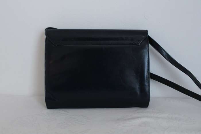 *BALLY* DESIGNER VINTAGE NAVY BLUE GENUINE LEATHER SLING BAG HANDBAG