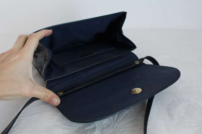*BALLY* DESIGNER VINTAGE NAVY BLUE GENUINE LEATHER SLING BAG HANDBAG