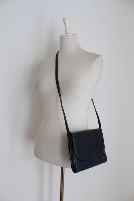 *BALLY* DESIGNER VINTAGE NAVY BLUE GENUINE LEATHER SLING BAG HANDBAG