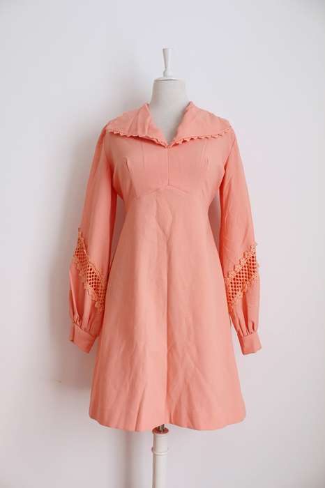 VINTAGE ORANGE CUT-OUT EMBROIDERED LONG SLEEVE SHIFT DRESS - SIZE 12