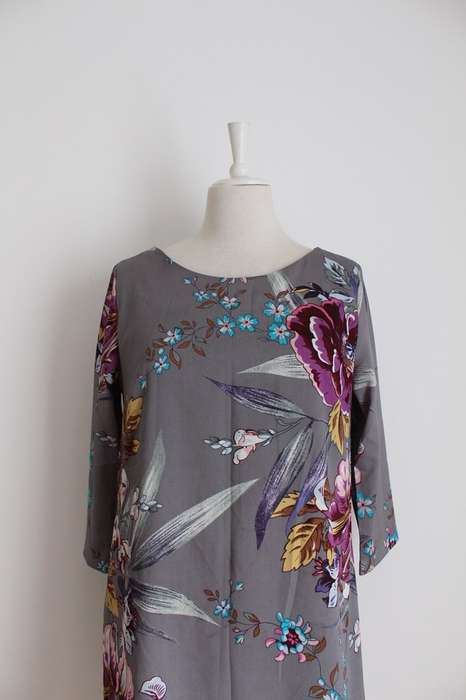 *STUDIO W* GREY FLORAL PRINT SHIFT DRESS - SIZE 10