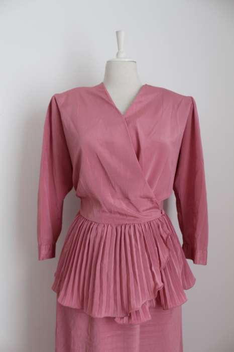 VINTAGE TWO PIECE PINK RUFFLE TOP SKIRT SET - SIZE 12