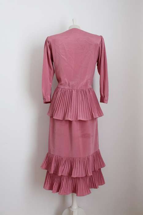 VINTAGE TWO PIECE PINK RUFFLE TOP SKIRT SET - SIZE 12