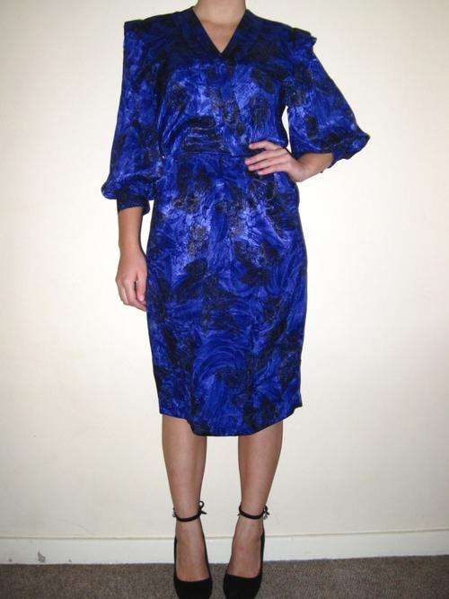VINTAGE PURPLE & BLACK V-NECK DRESS - SIZE SMALL