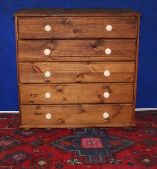 ABSOLUTELY MAGNIFICENT PINE CHEST OF DRAWERS. FIVE DRAWERS. FUNCTIONAL & FABULOUS!