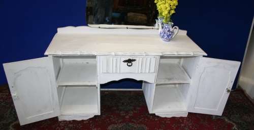 A GORGEOUS SHABBY CHIC DRESSING TABLE WITH TWO DOORS & 1 DRAWER STUNNING CONTRY COTAGE FURNITURE!!!!