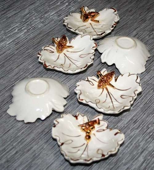SIX STYLISH PORCELAIN BONE DISHES BEAUTIFULLY DECORATED WITH A GOLD TRIM!!