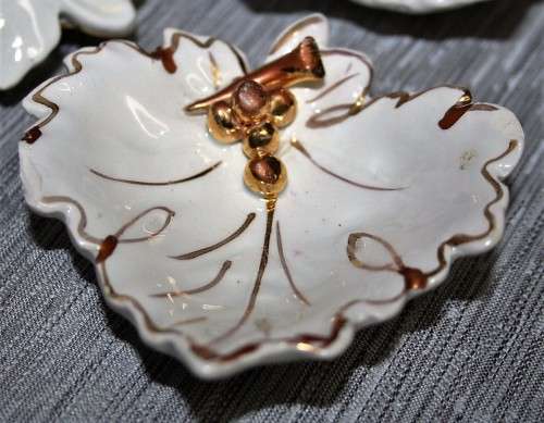SIX STYLISH PORCELAIN BONE DISHES BEAUTIFULLY DECORATED WITH A GOLD TRIM!!