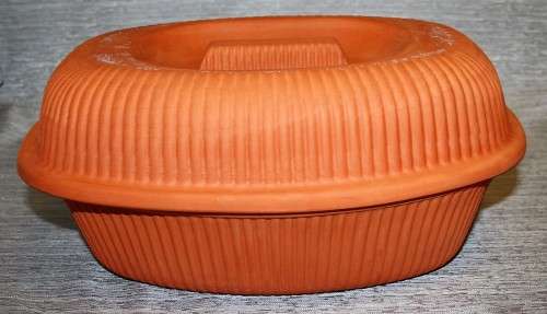 A FANTASTIC EXTRA LARGE CERAMIC OVEN DISH PERFECT FOR A SUNDAY ROAST!!!