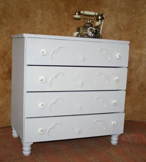 A GORGEOUS FOUR DRAWR SHABBY CHIC CHEST OF DRAWES FINISHED IN A FRESH LINEN COLOR- STUNNING!!!