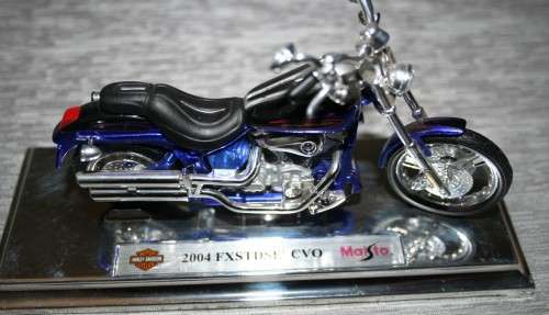 A FANTASTIC COLLECTABLE 2004 FXSTDSE CVO - MAISTO