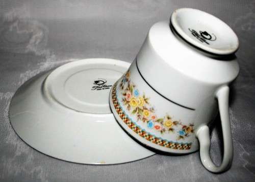 SIX STYLISH PORCELAIN DIO SETS BEAUTIFULLY DECORATED WITH A FLORAL PATERN TEA ON THE PATIO BID  P/EA