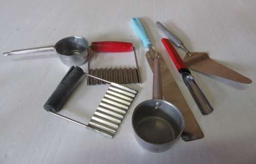 A FANTASTIC COLLECTION OF SEVEN VINTAGE KITCHEN TOOLS ONE BID FOR ALL USEABLE - STUNNING KITCHEN DEC