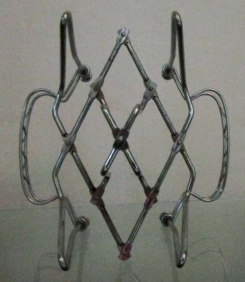 This expanding pot stand easily accommodates a range of shapes and sizes