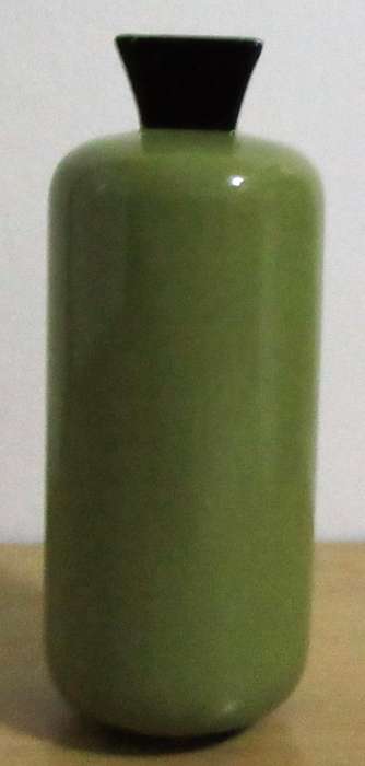 A MARVELOUS ART VASE BY SAMOU FINISHED IN AVO COLOR - STATEMENT PIECE