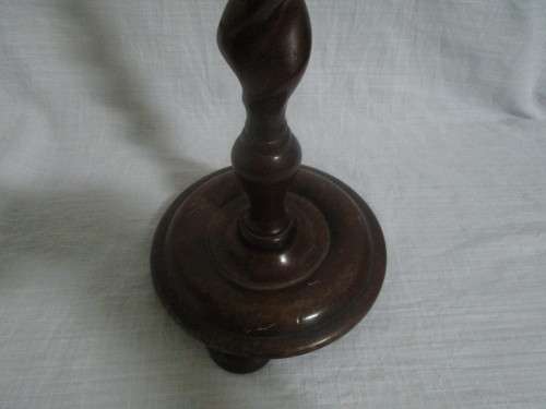 A ELEGANT SOLLID WOOD BARLEY TWIST ASTRAY STAND