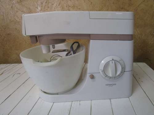 A MARVELOUS KENWOOD CHEFF WITH ALL THE MIXER ATTACHMENTS - TESTED & WORKING