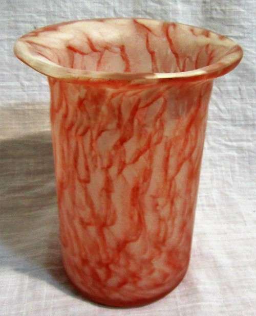 This beautiful pink/peach Murano glass vase is flecked which overall give a beautiful color 1.1kg