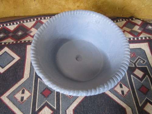 A GORGEOUS VINTAGE VERY HEAVY DETAILED GARDEN POT
