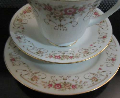 A BEAUTIFULLY DESIGNED RC NORITAKE - ROSEYARD - PHILIPPINES P 510 -TRIO SET