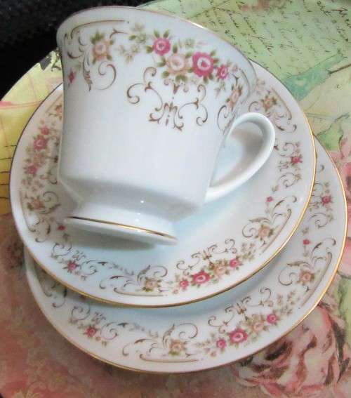 A BEAUTIFULLY DESIGNED RC NORITAKE - ROSEYARD - PHILIPPINES P 510 -TRIO SET