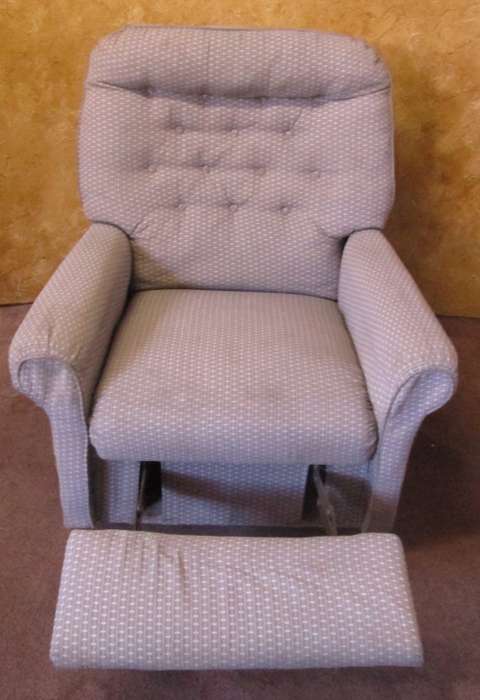 A FANTASTIC VINTAGE PROPER LAZY BOY