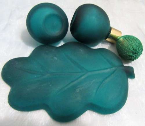 Fascinating perfume bottle set with an atomizer from 1970s. Looks wonderful on a dressing table