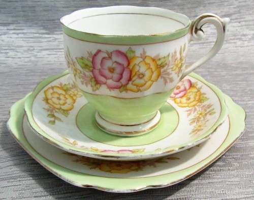 This lovely mid-century tea cup Trio set  were made in England by Bell China.