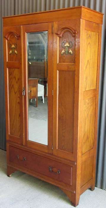 A GORGEOUS MIRRORED OAK WARDROBE WITH BEAUTIFUL INLAY WORK  - STUNNING & TIMELESS