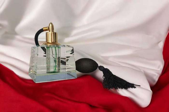 Coloured Crystal Perfume Bottle With Bulb And Tassel Spray