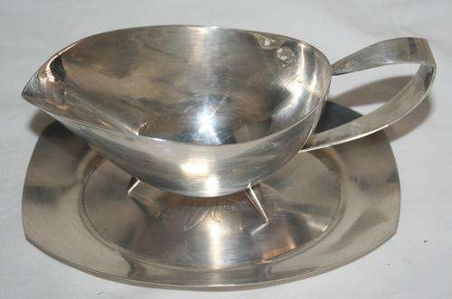 AN ABSOLUTELY MAGNIFICENT ANGORA SILVER PLATE ON NICKEL SILVER PLATED ENGLISH GRAVY BOAT ON A TRAY