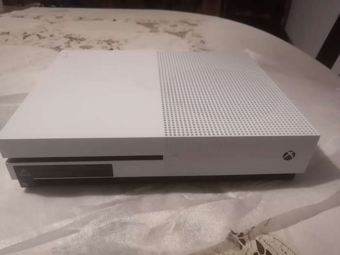 XBOX ONE GAMING CONSOLE