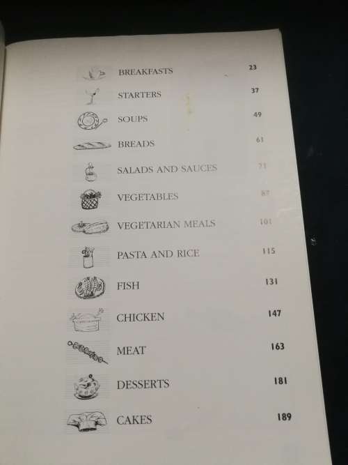 HEART A LA CARTE compiled by the HEART FOUNDATION selected from 16 of South Africa`s finest cooks